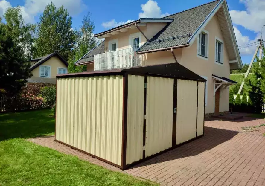 Стильный гараж для мототехники в двойной расцветке в КП Гельвеция, Тульская область