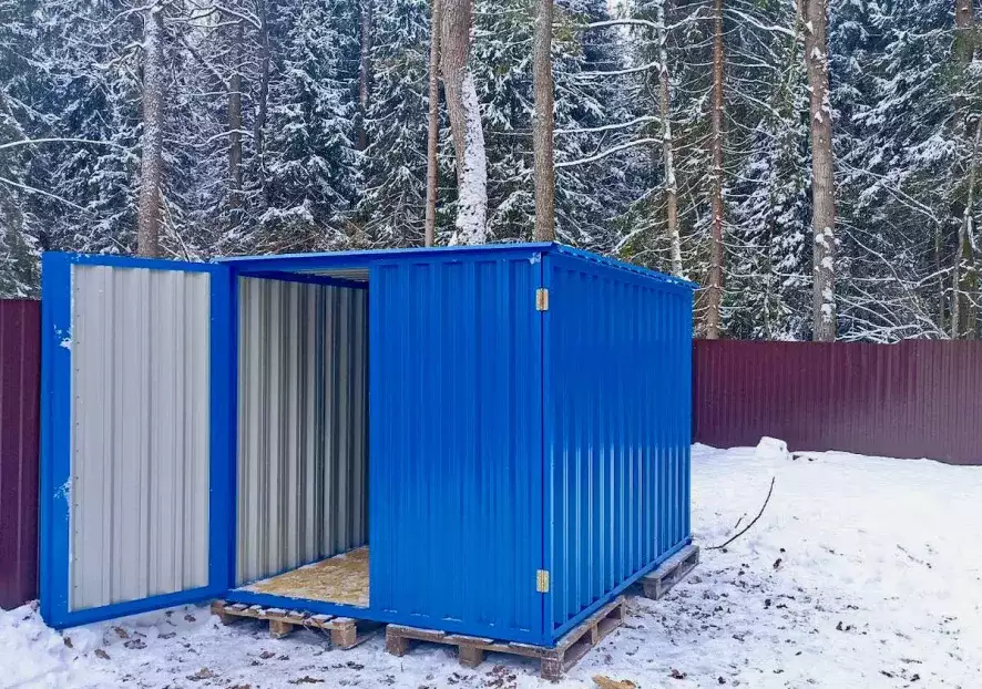 Универсальный хозблок для хранения хозяйственного инвентаря в ярком синем цвете в МО