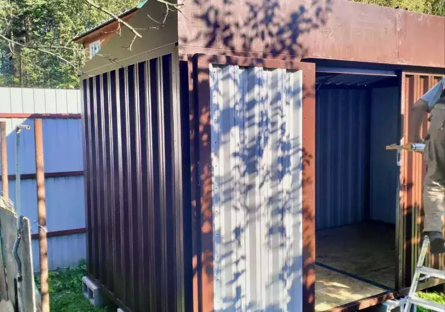 Современный хозблок для хранения садовой техники в шоколадном цвете в СНТ Ясная поляна, Раменский р-н, МО