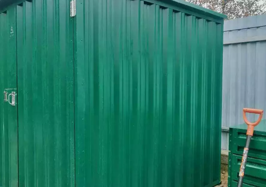 Современный хозблок для личных вещей в сочном зеленом цвете в дер. Малые Горки, Наро-Фоминский р-н, МО