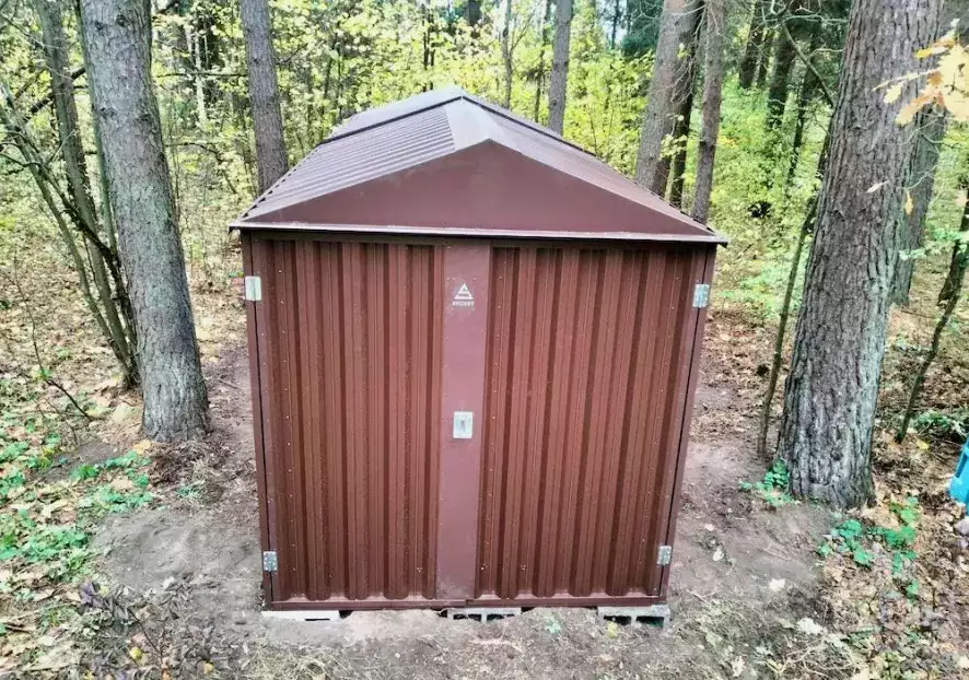 Два современных хозблока для стройматериалов и инвентаря в шоколадном цвете в дер. Дунино, Одинцовский р-н, МО