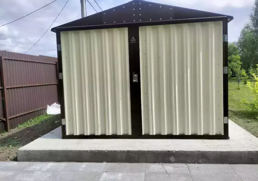 Гараж с двускатной крышей в с. Башино, Ясногорский р-н, Тульская обл.