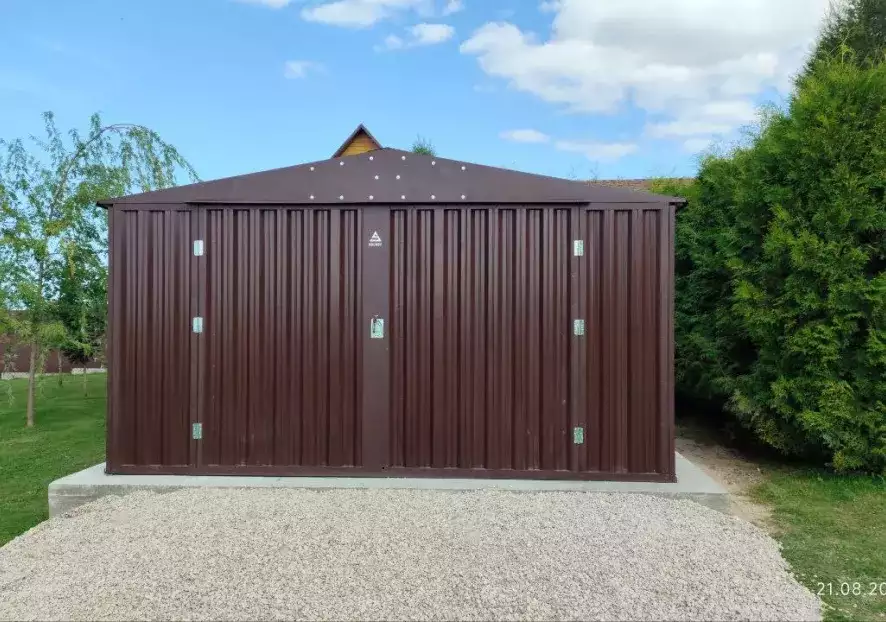 Универсальный гараж для хранения снегоходов в шоколадном цвете в дер. Глинное, Сычевский м.о, Смоленская обл.