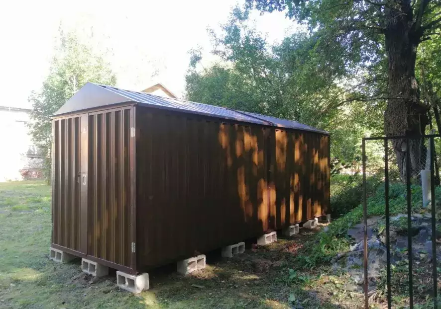 Функциональный хозблок с двускатной крышей для садовой техники в комбинированной расцветке в р.п. Фряново, МО