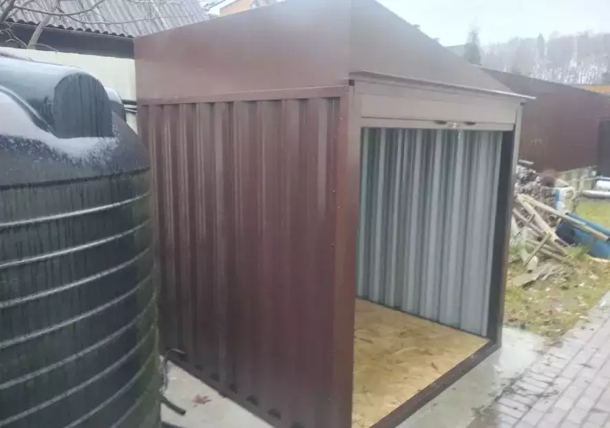 Хозблок в шоколадно-коричневом цвете в дер. Михайловка, г.о. Истра, МО