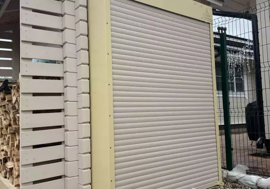 Удобный роллетный шкаф в дер. Лазурная, Конаковский окр, Тверская обл.