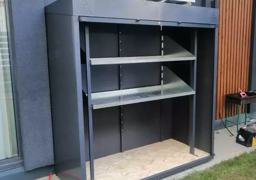 Шкаф для садового инвентаря и колес в дер. Славково, Истринский г.о., МО