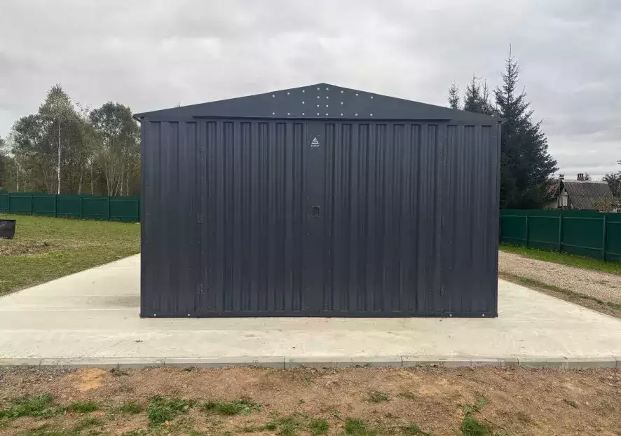 Вместительный гараж в графитовом цвете в дер. Каверино, Боровский мун.окр, Калужская обл.