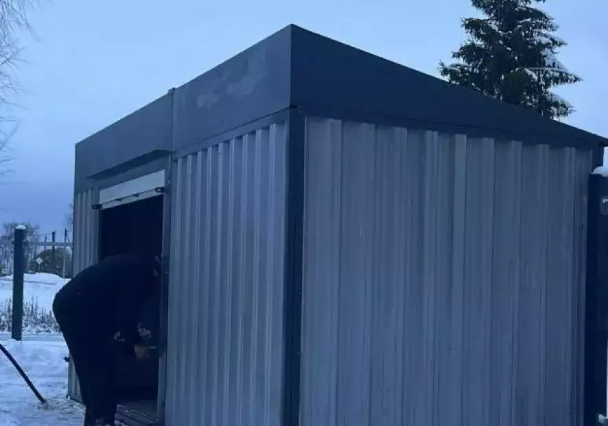 Хозблок для хозяйственных вещей в дер. Дубки, Шекснинский р-н, Вологодская обл.