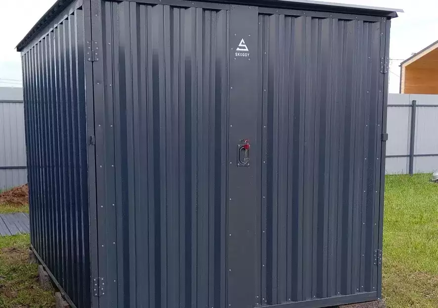 Хозблок с плоской крышей SKOGGY в сером цвете