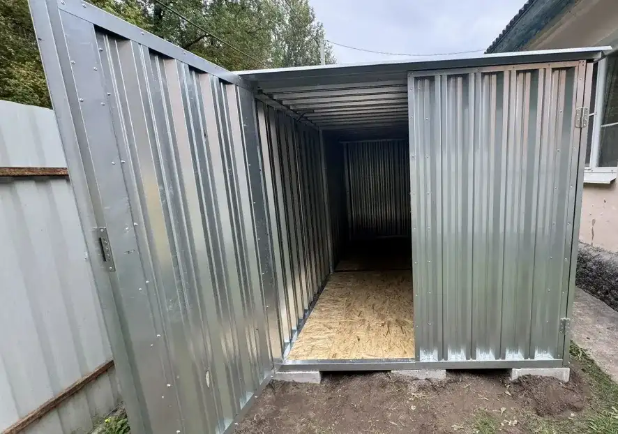 Хозблок SKOGGY с плоской крышей в цинке