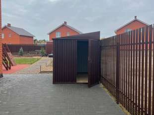 Хозблок для хозяйственных принадлежностей в шоколадном цвете в дер. Бутырки, с.п. Гребцево, Калужская обл.