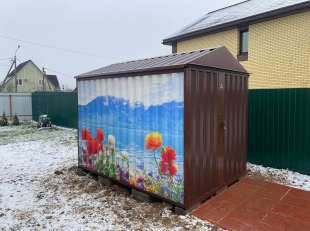 Хозблок для садовой техники и инвентаря в шоколадном цвете с принтом в дер. Елизарово, Солнечногорский р-н, МО