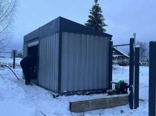 Хозблок для хозяйственных вещей в комбинированной расцветке в дер. Дубки, Шекснинский р-н, Вологодская обл.