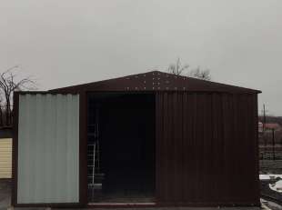 Гараж для хранения мототехники в шоколадном цвете в г. Свердловск, Луганская обл.