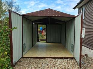 Гараж для автомобиля в шоколадном цвете в дер. Каменка, г. о. Серпухов, МО