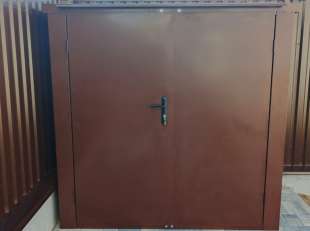 Уличный шкаф для садового инвентаря в шоколадном цвете в пос. Щапово, Краснопахорский р-н, Троицкий адм.окр, МО