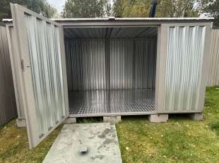 Хозблок для садовой техники и инвентаря в каменно-сером цвете в дер. Крюково, Одинцовский р-н, МО