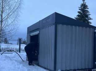 Хозблок для хозяйственных вещей в комбинированной расцветке в дер. Дубки, Шекснинский р-н, Вологодская обл.