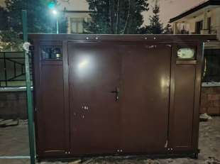 Люксовый хозблок для садовой техники и инвентаря в шоколадном цвете в дер. Славково, г.о. Истра, МО